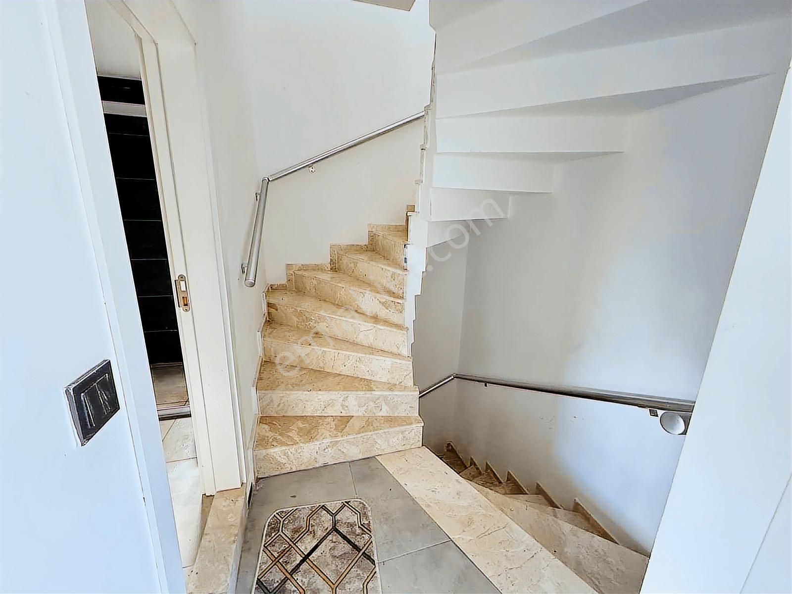 Kuşadası Güzelçamlı Da Deniz Manzaralı Triplex Eşyalı Villa - Görsel 19