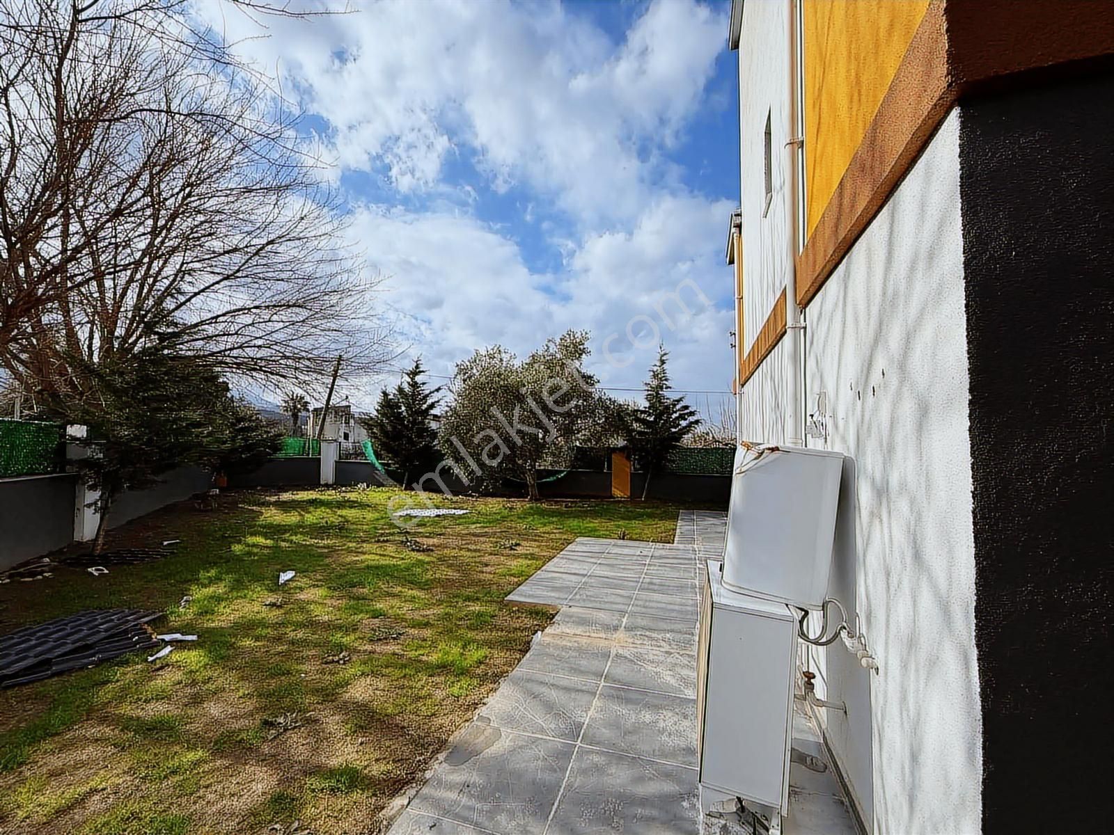 Kuşadası Güzelçamlı Da Deniz Manzaralı Triplex Eşyalı Villa - Görsel 3