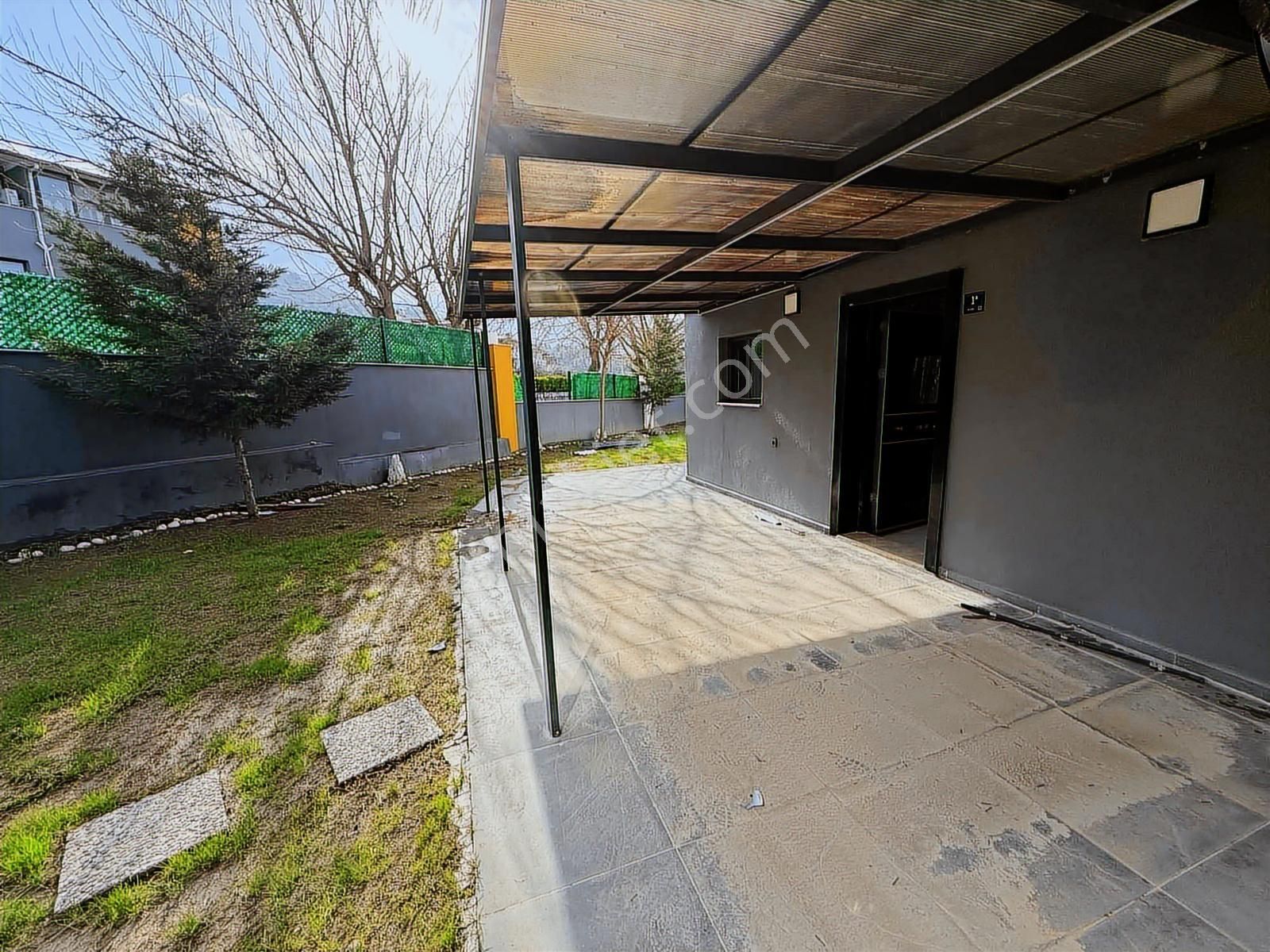 Kuşadası Güzelçamlı Da Deniz Manzaralı Triplex Eşyalı Villa