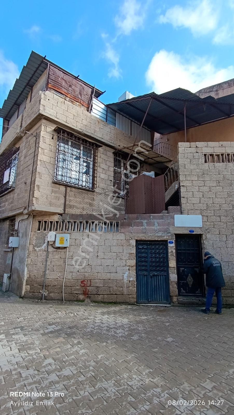 Ayyıldız Emlak'tan 56 M2 İki Katlı Avlulu Doğalgazlı Kargir Ev