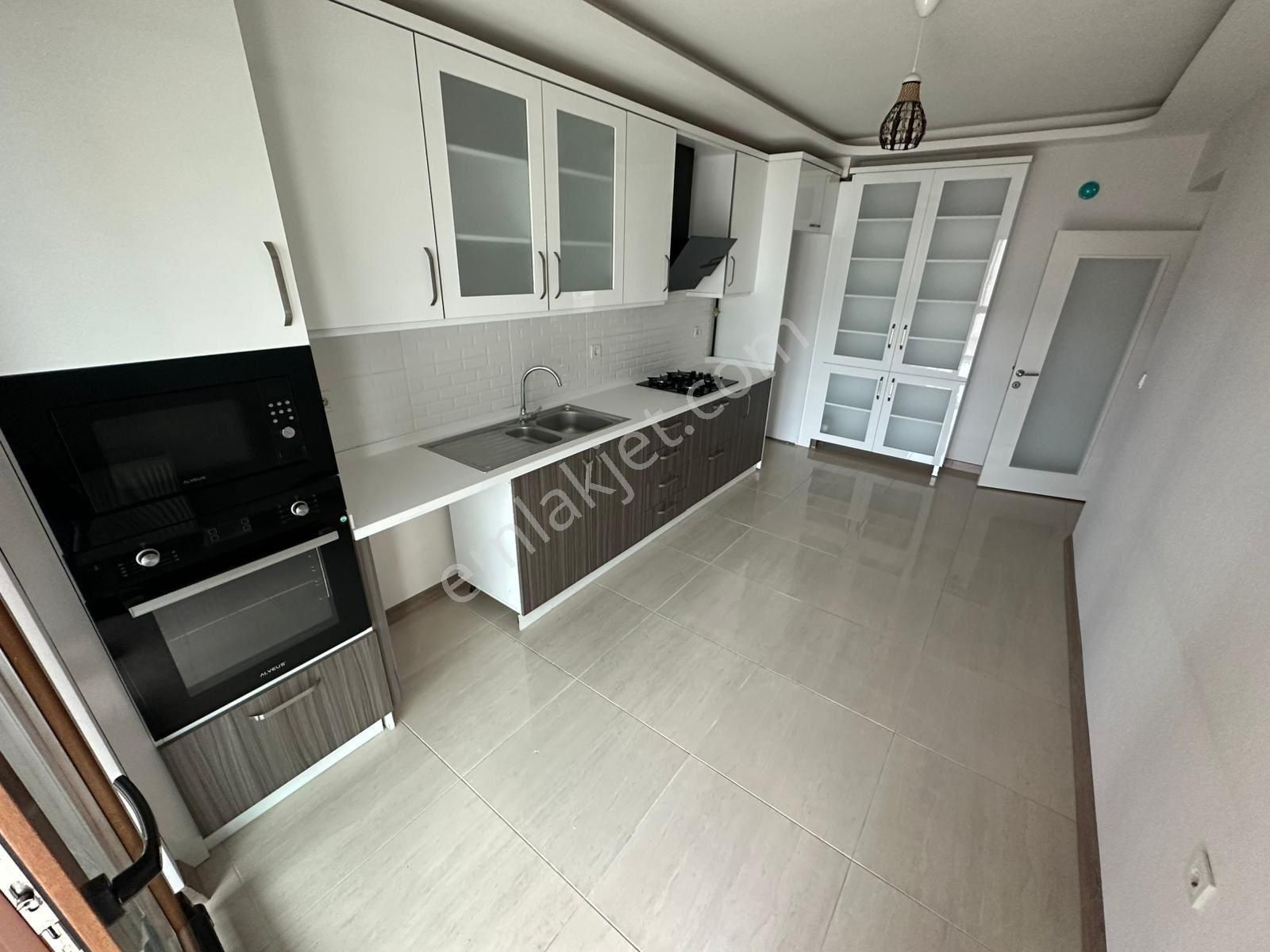 Koza Emlak'tan Törekent Mahalesinde Site İçinde Ara Katta Ebevyn Banyolu 4+1 Satılık Daire - Görsel 4