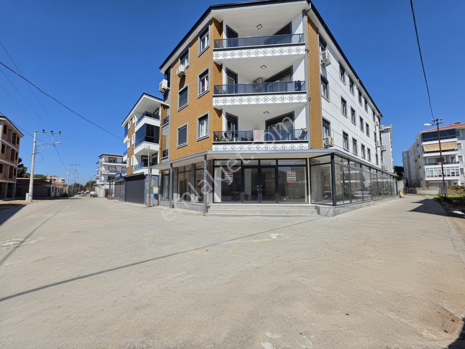 Altınova Merkezde' Çay Caddesinde 363 M2 Kiralık Dükkan