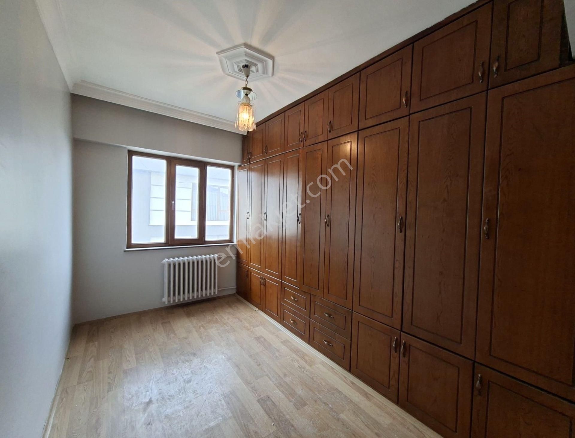 Recep Ümit'ten Gazi Yakup Satar Caddesi Üzeri , Büyük Park Karşısı Satılık 3+1 Asansörlü Daire. - Görsel 5