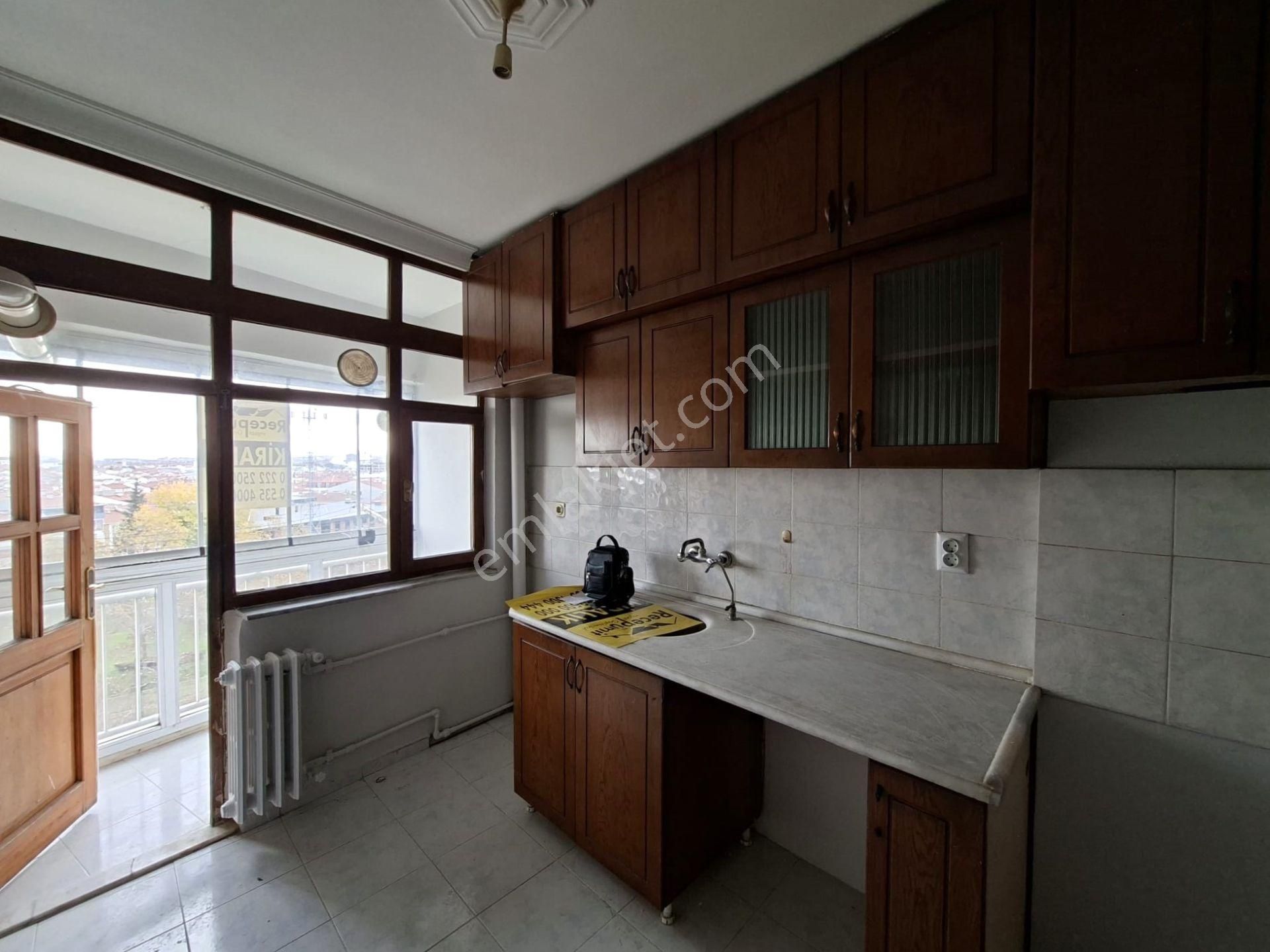 Recep Ümit'ten Gazi Yakup Satar Caddesi Üzeri , Büyük Park Karşısı Satılık 3+1 Asansörlü Daire. - Görsel 4