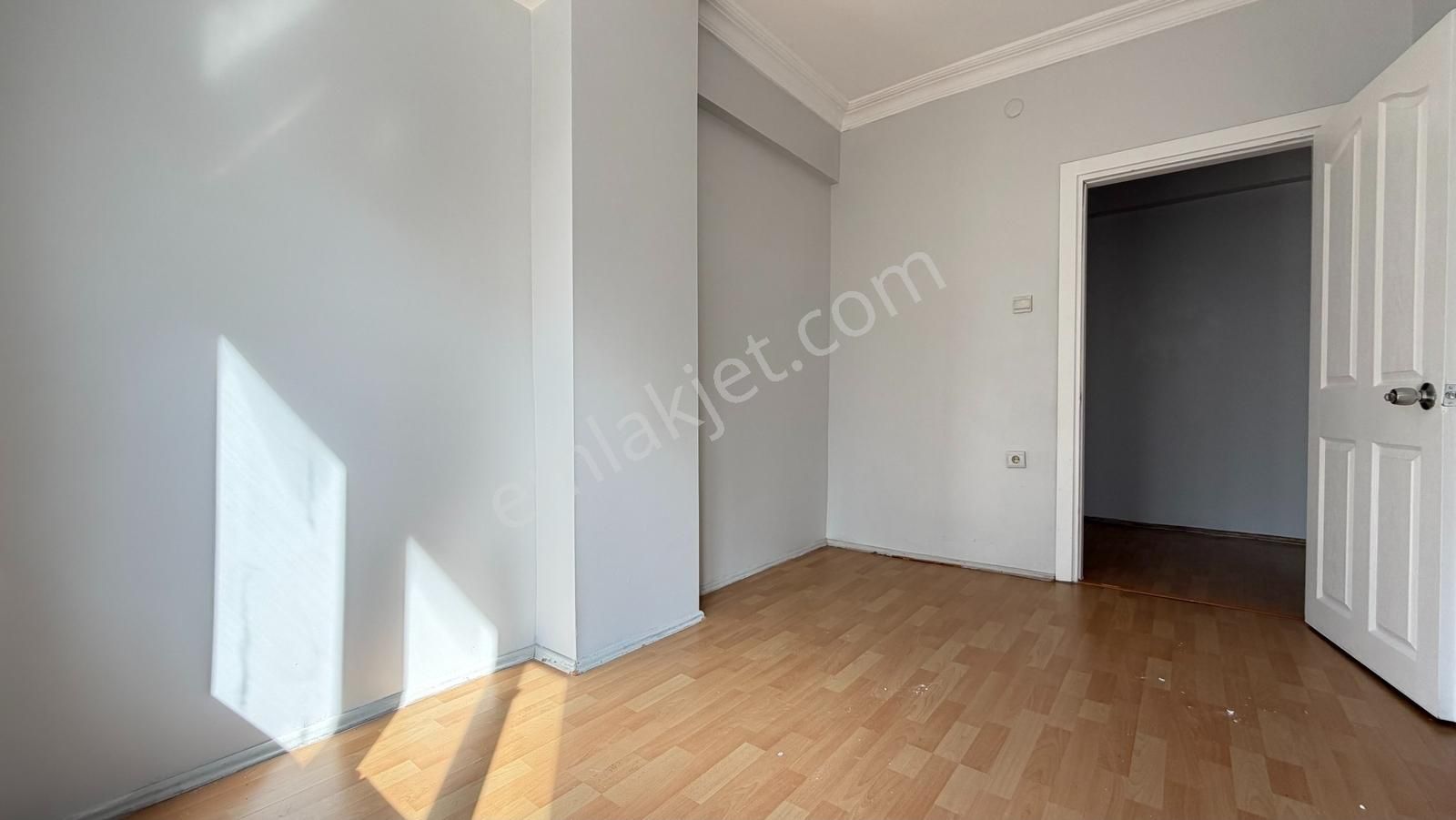 İlka'dan Tümleç Sk Geniş 3+1 Kiralık Daire Metrobüse 5 Dk - Görsel 3