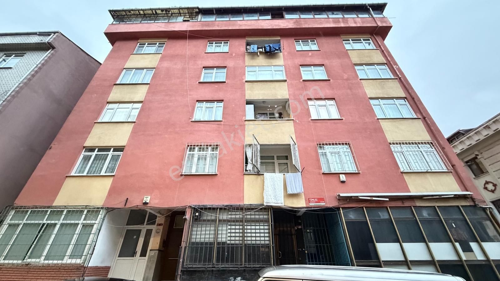 İlka'dan Tümleç Sk Geniş 3+1 Kiralık Daire Metrobüse 5 Dk