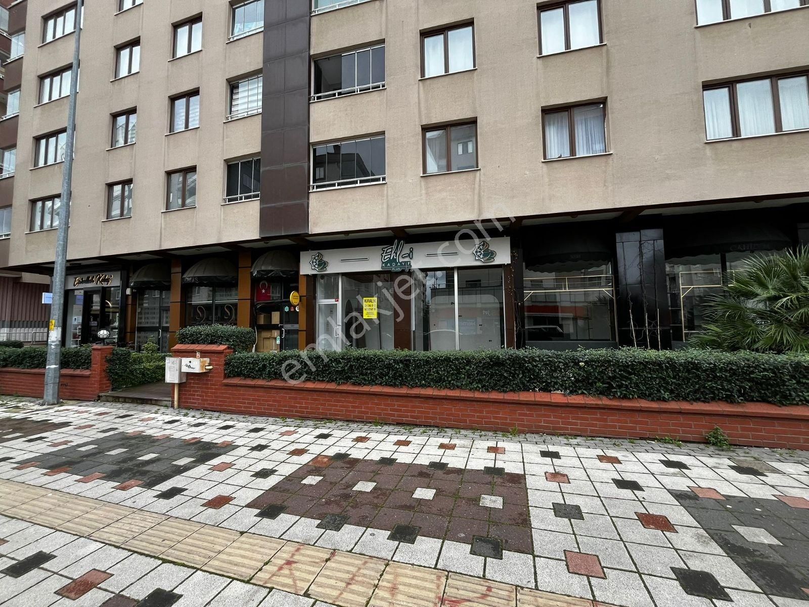 İsmetiye Caddesine Paralel Harika Konumda Kiralık Dükkan