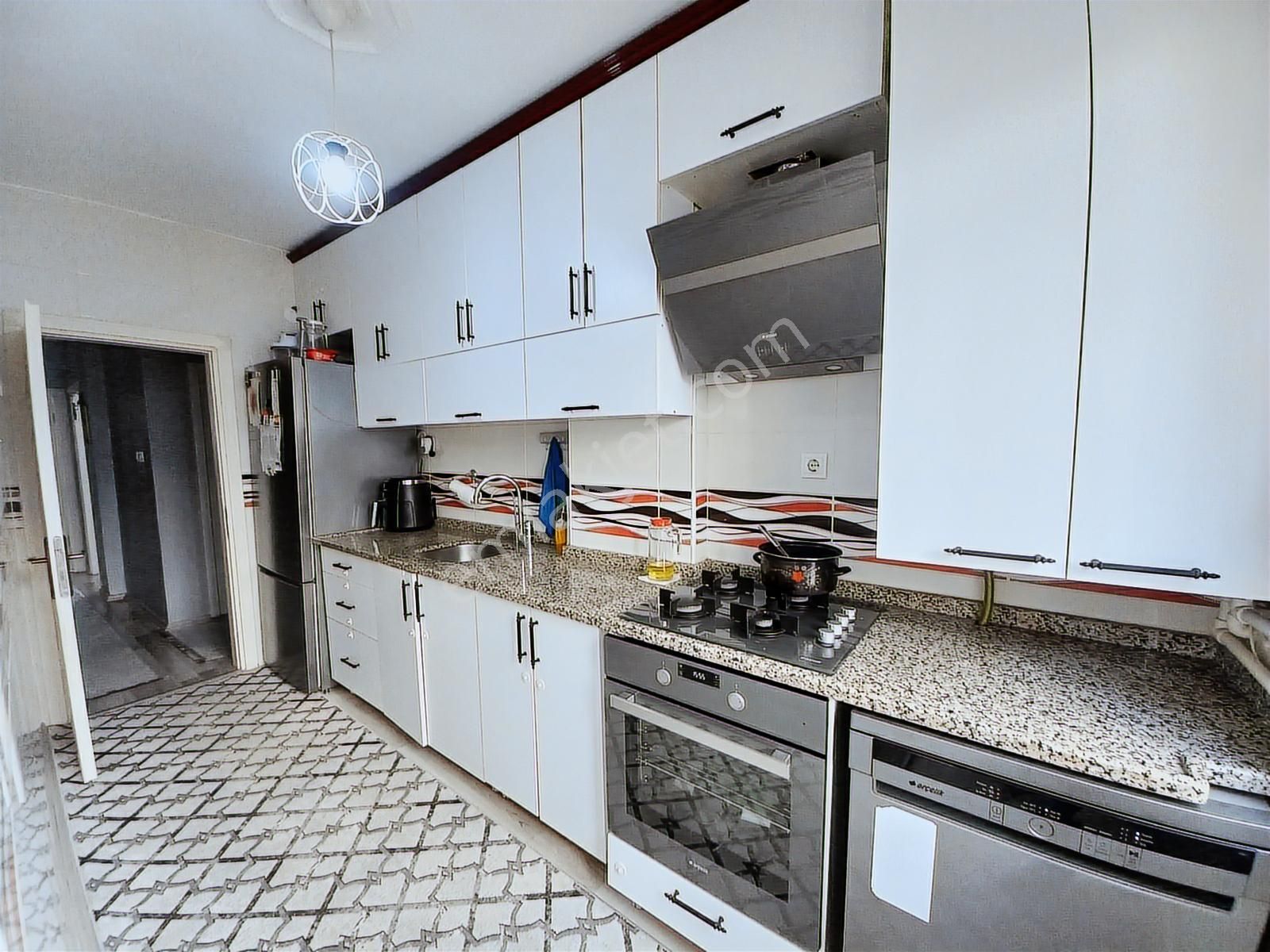 Şeref Emlak Gaziosmanpaşa Yıldız Tabya Satılık 3+1 Daire - Görsel 3