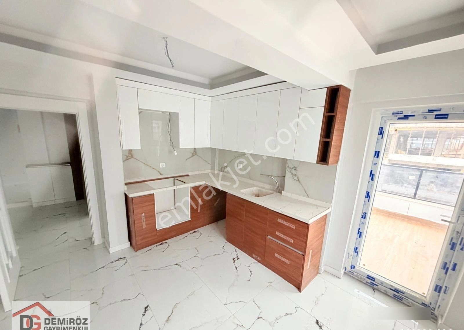 Demiröz'den M.kemalde Katta Full Yapılı 3+1 Daire