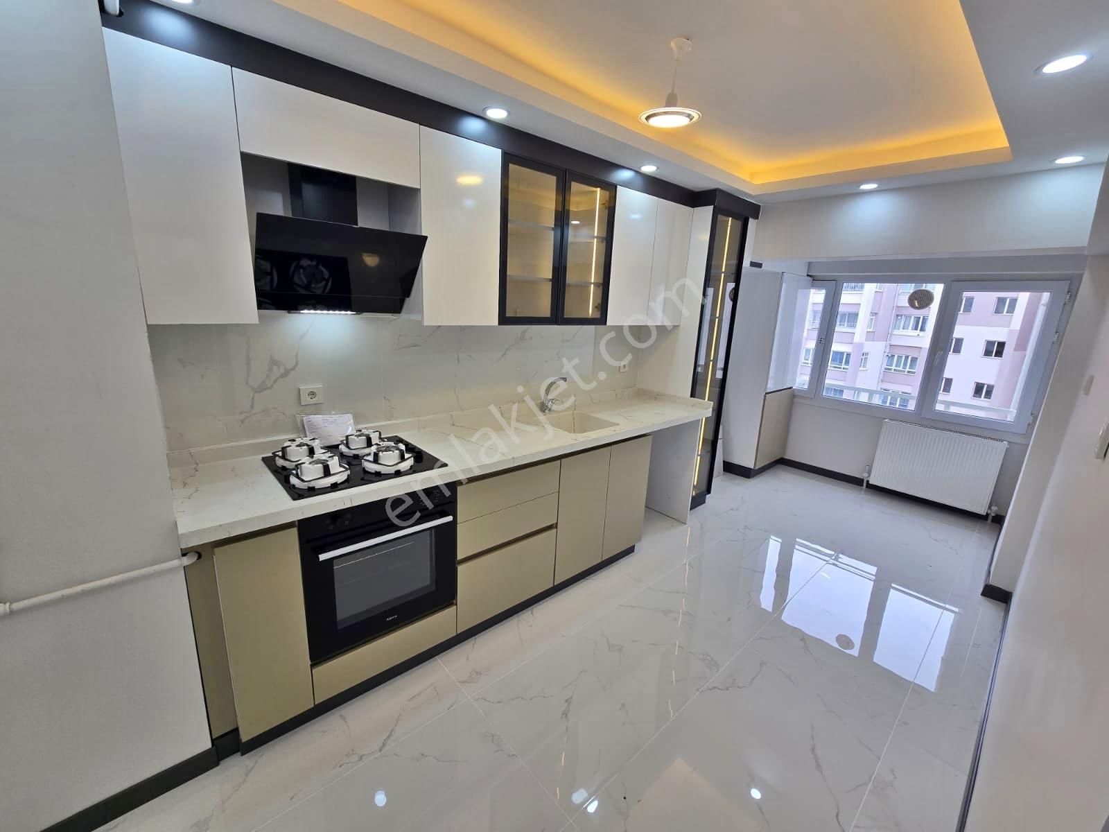 Elvankent'te Sitede 3+1 Asansörlü Ultra Lüks Yapılı Ara Kat Ev - Görsel 16