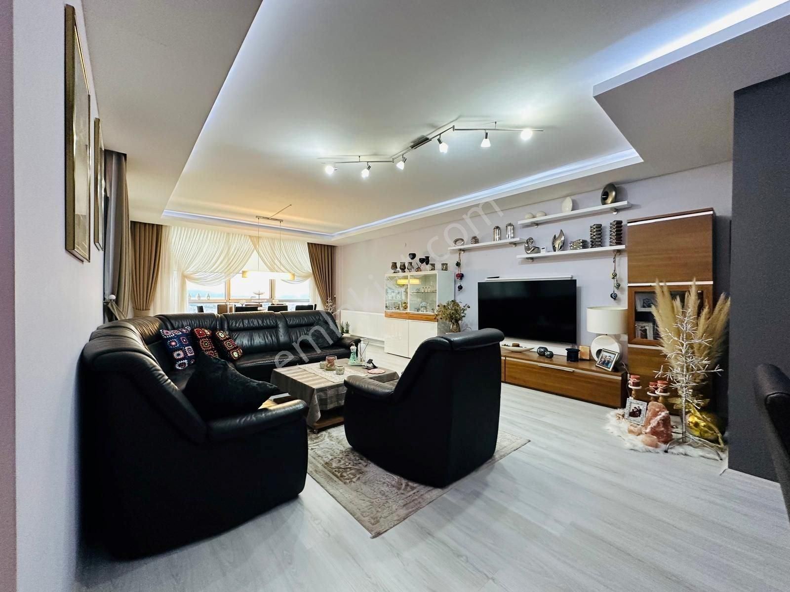 Kuşadası Ege'de Deniz Manzaralı, Havuzlu Sitede 200 M² 4+1 Satılık Lüks Daire - Görsel 15