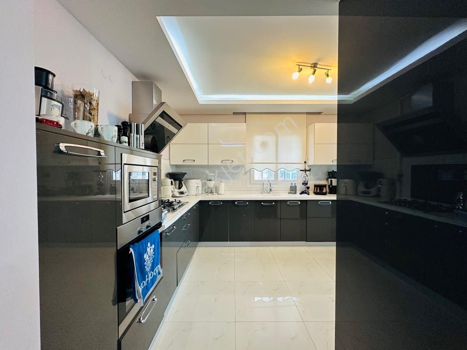 Kuşadası Ege'de Deniz Manzaralı, Havuzlu Sitede 200 M² 4+1 Satılık Lüks Daire - Görsel 10