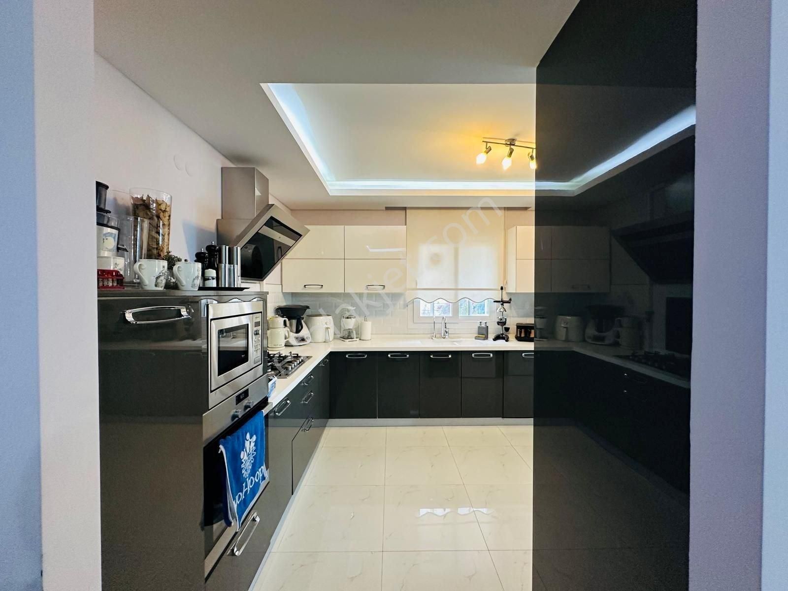 Kuşadası Ege'de Deniz Manzaralı, Havuzlu Sitede 200 M² 4+1 Satılık Lüks Daire - Görsel 33