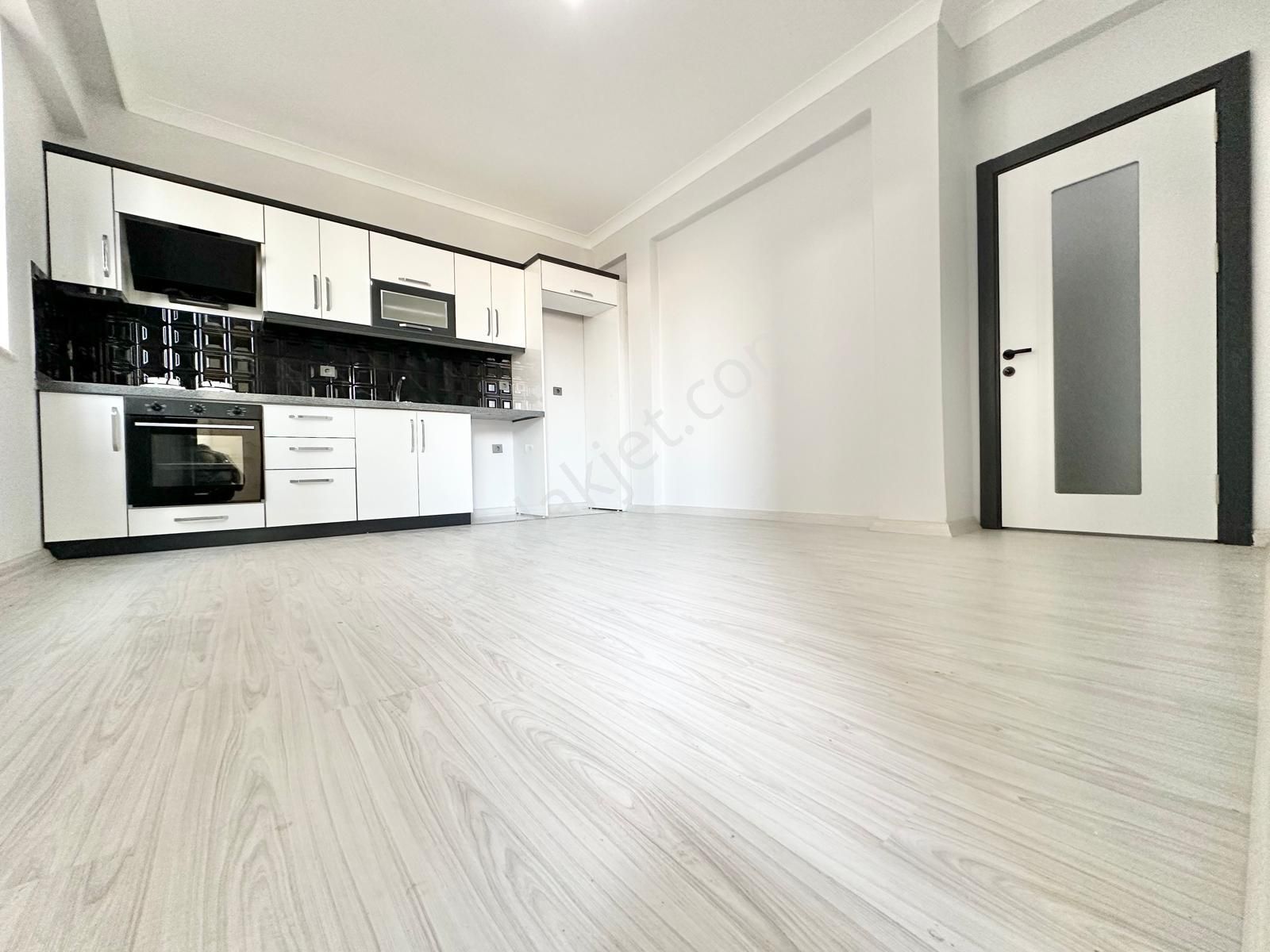 ⭐ay Emlak'tan⭐akçay'da Denize Yakın Ön Cephe Şık Tasarımlı Ara Kat Satılık 1+1 Lüks Daire - Görsel 5