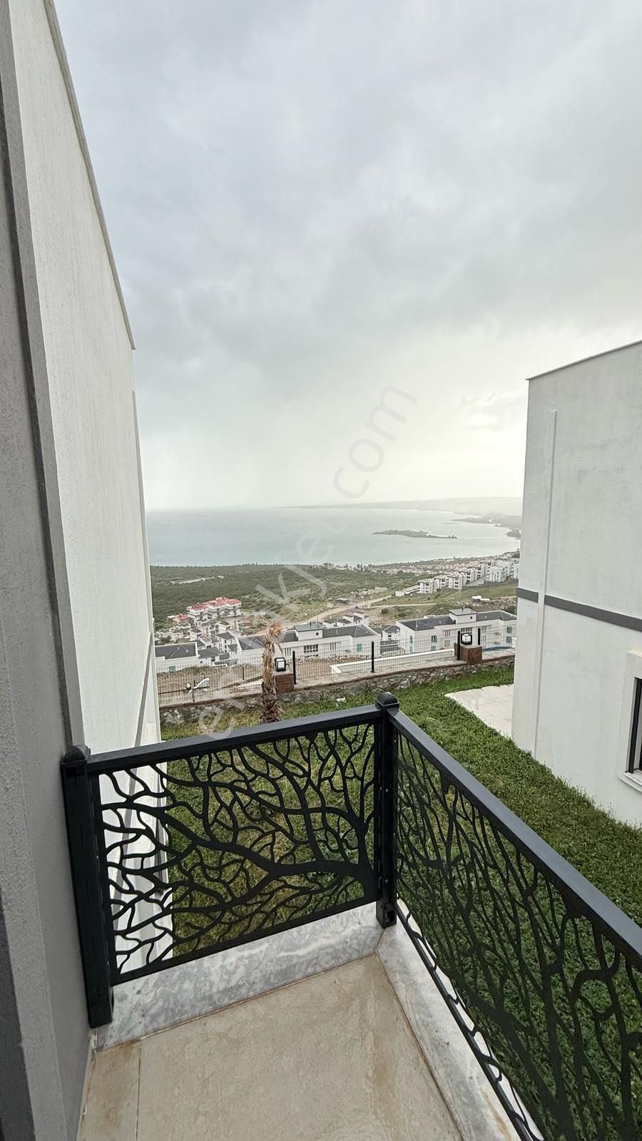 Didim Akbükte Eşsiz Deniz Manzaralı Alt Katta Yatak Odalı 3+1 Villa - Görsel 19