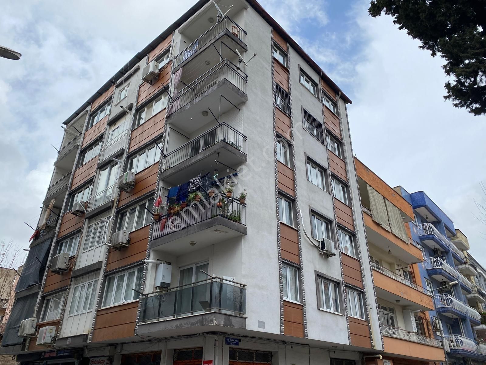 Efeler Güzelhisar Mahallesi'nde Satılık 3+1 Daire..