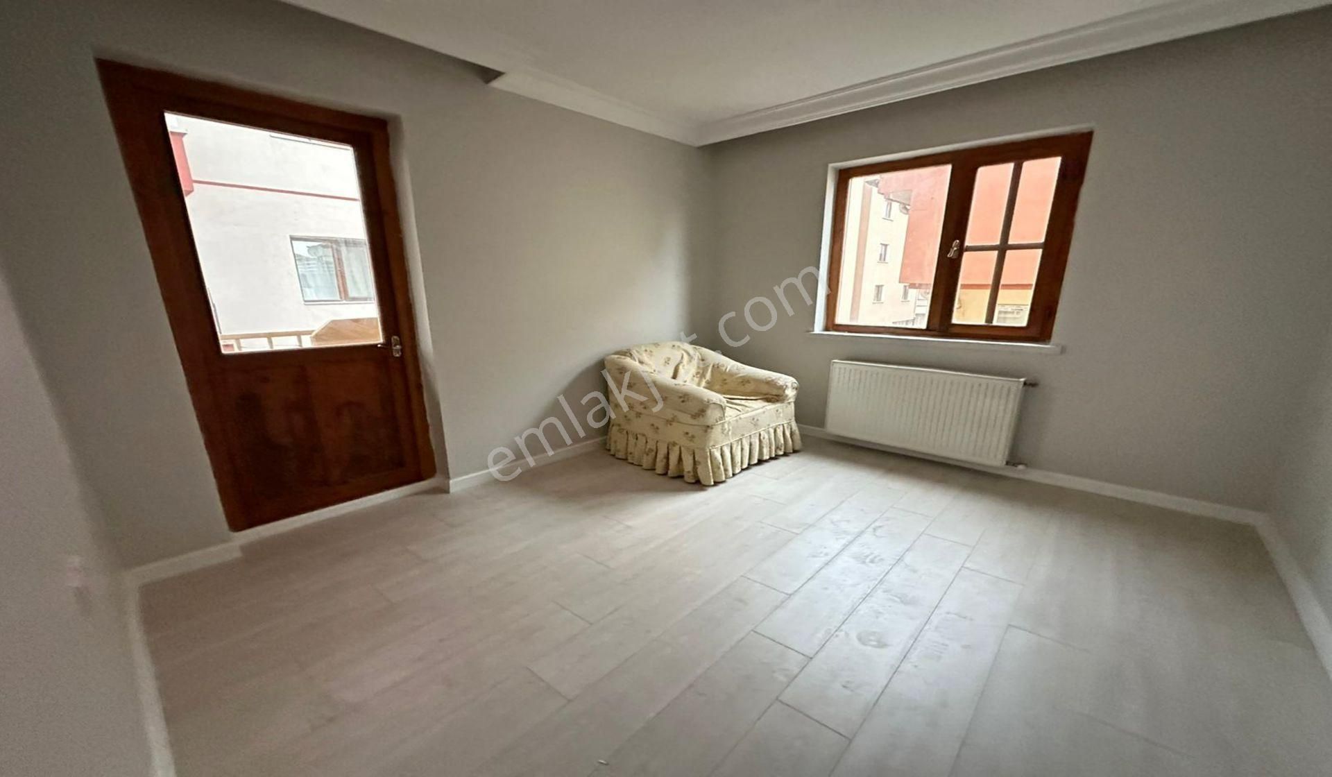 Yayla Seyitler Caddesinde 2.katta Çift Balkonlu Ön Cephe - Görsel 14