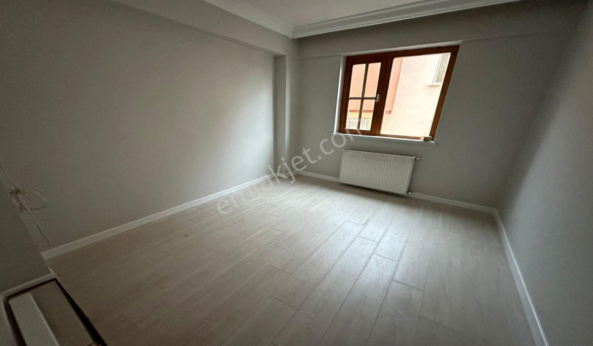 Yayla Seyitler Caddesinde 2.katta Çift Balkonlu Ön Cephe - Görsel 11