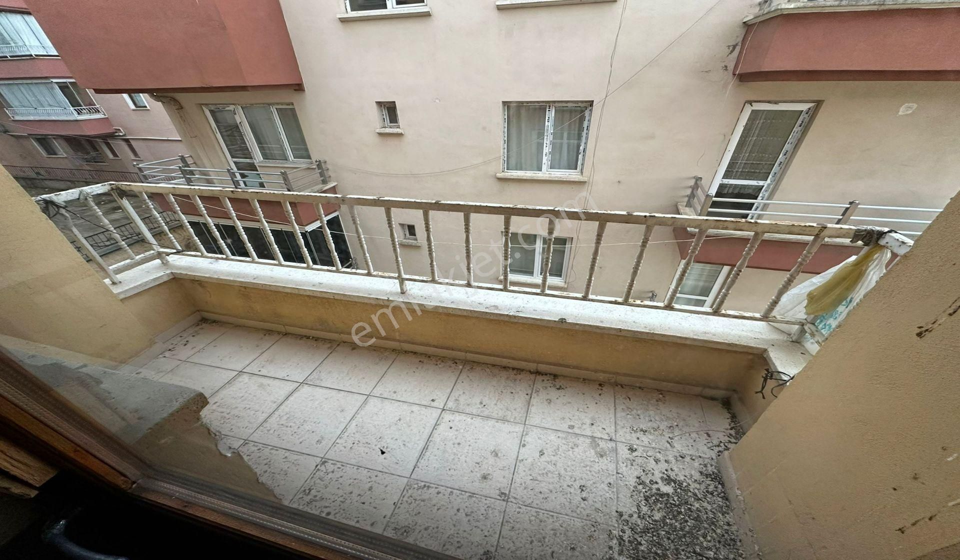 Yayla Seyitler Caddesinde 2.katta Çift Balkonlu Ön Cephe - Görsel 5