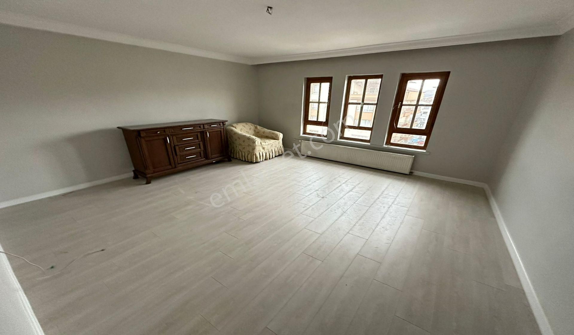 Yayla Seyitler Caddesinde 2.katta Çift Balkonlu Ön Cephe - Görsel 6