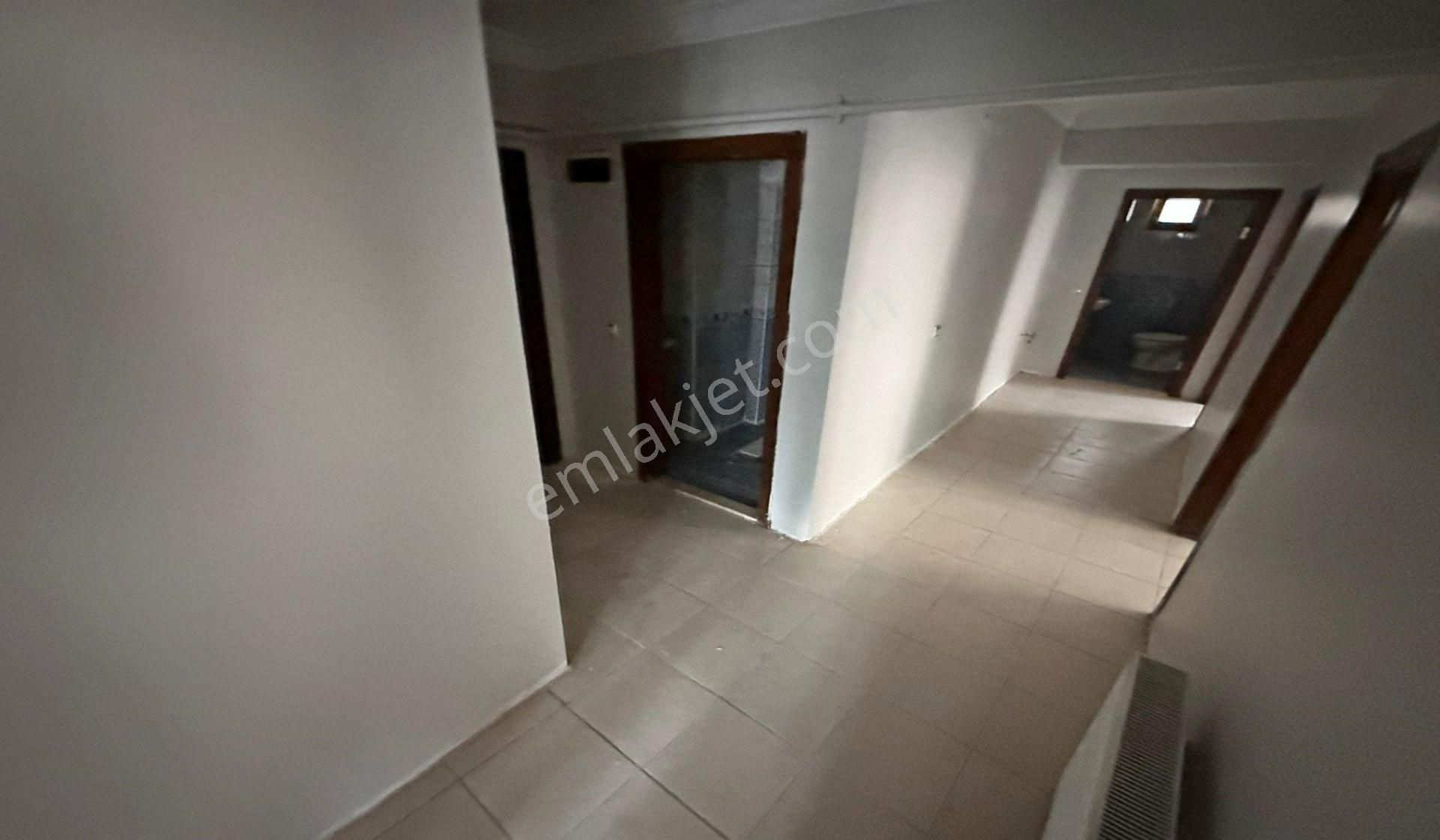 Yayla Seyitler Caddesinde 2.katta Çift Balkonlu Ön Cephe - Görsel 18