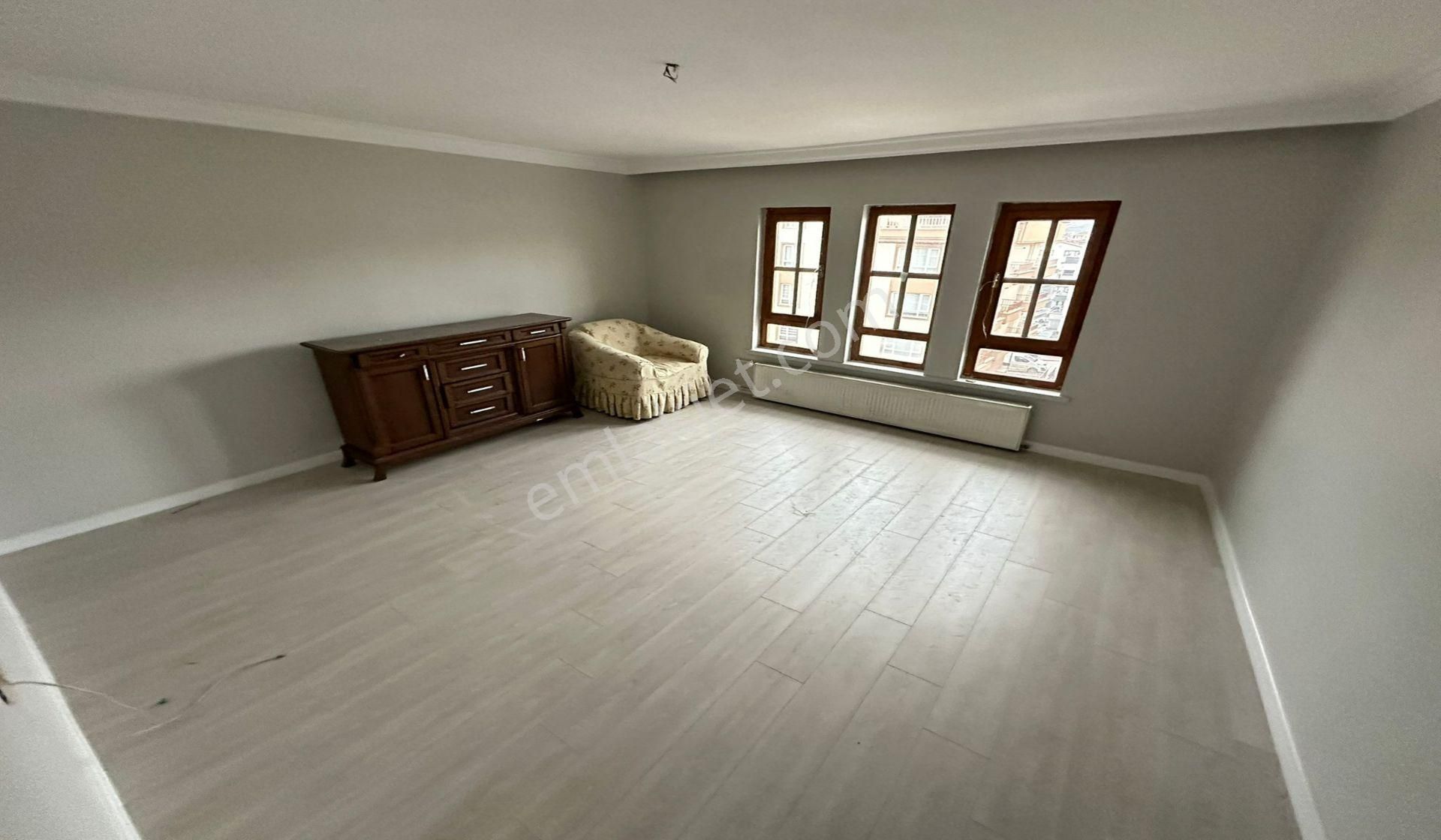 Yayla Seyitler Caddesinde 2.katta Çift Balkonlu Ön Cephe - Görsel 7