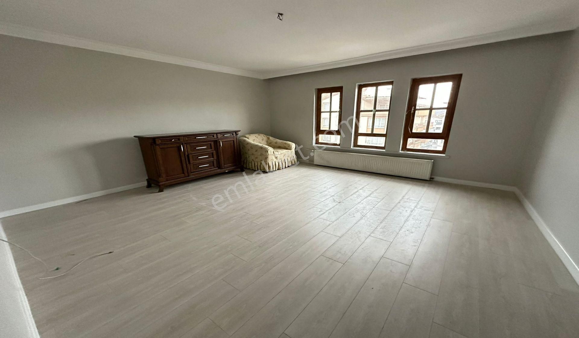 Yayla Seyitler Caddesinde 2.katta Çift Balkonlu Ön Cephe - Görsel 9