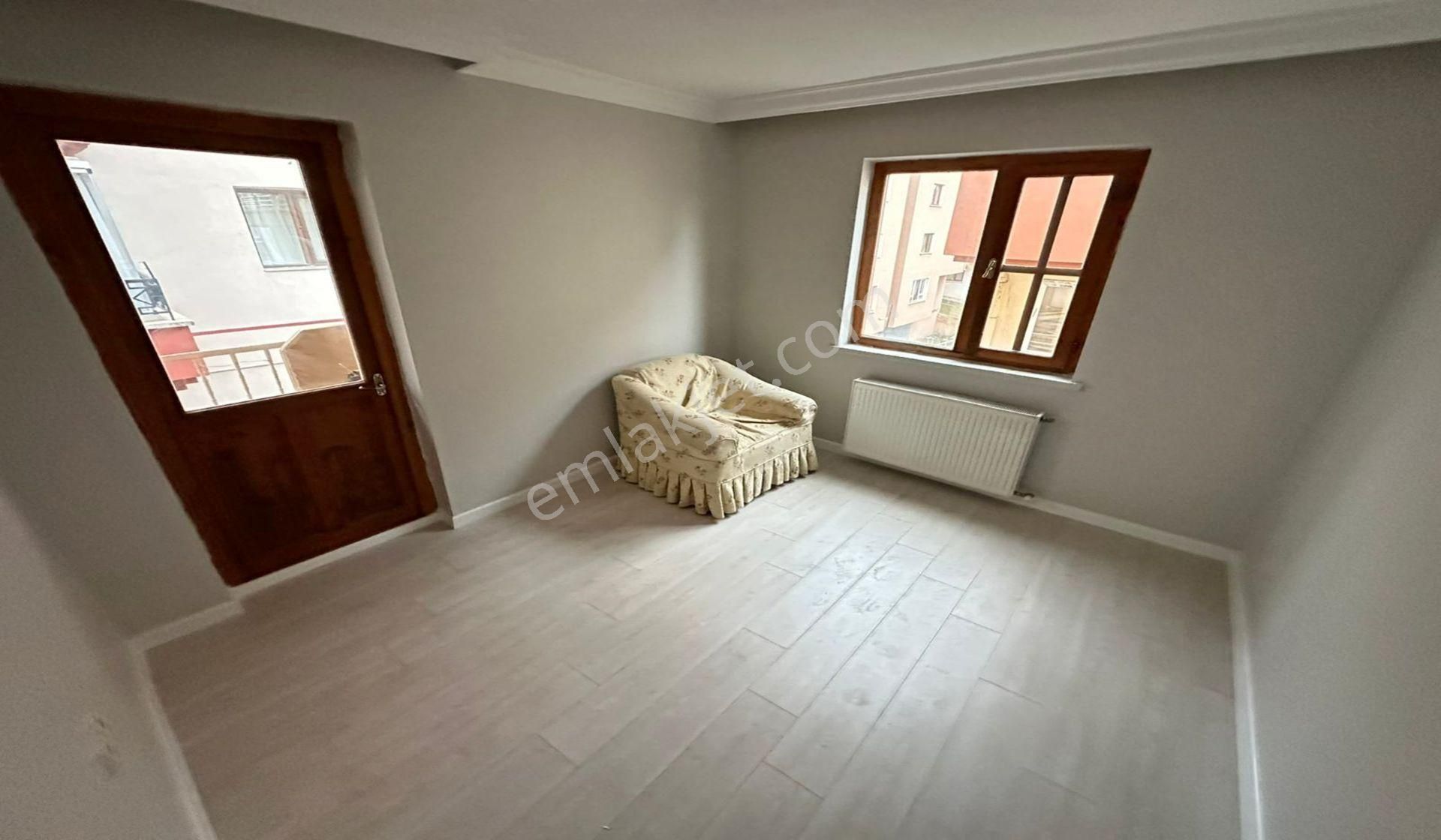 Yayla Seyitler Caddesinde 2.katta Çift Balkonlu Ön Cephe - Görsel 12