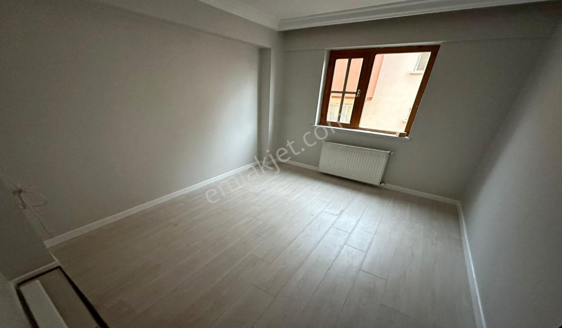 Yayla Seyitler Caddesinde 2.katta Çift Balkonlu Ön Cephe - Görsel 13