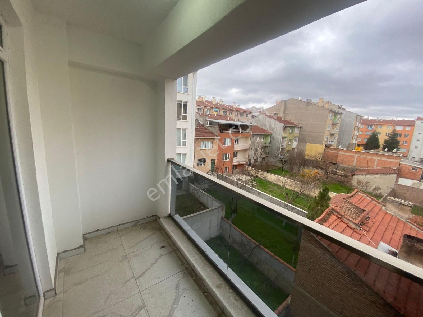 Eski Devlet Hastanesi Yakını Sıfır, Çok Geniş, 3+1 Daireler - Görsel 28