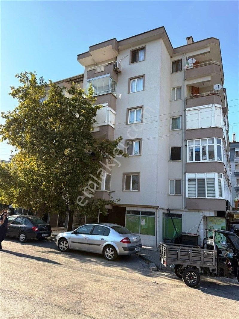Bursa Güzelyalı Eğitim Mah. Acil Satılık Sahile Yakın 3.kat 3+1 Daire 3.700.000 Tl