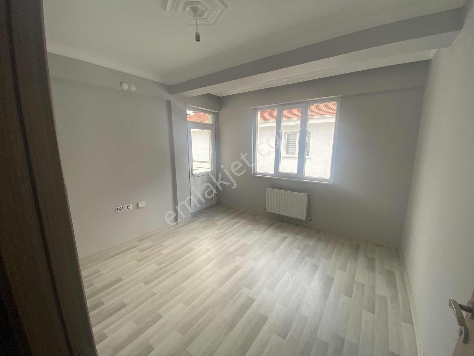 Sütlüce'de Satılık, Çift Balkonlu , Geniş 2+1 Daire - Görsel 16