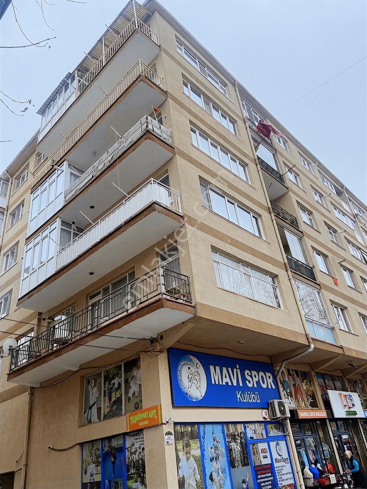 Taşköprü Cad Üzeri, Özbesin Karşısı, İçi Sıfırlanmış 3+1 Satılık - Görsel 4