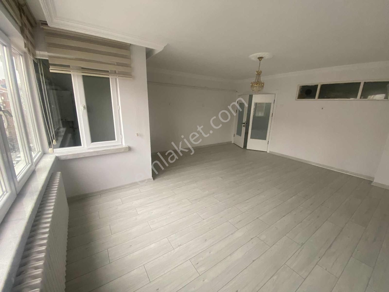 Taşköprü Cad Üzeri, Özbesin Karşısı, İçi Sıfırlanmış 3+1 Satılık