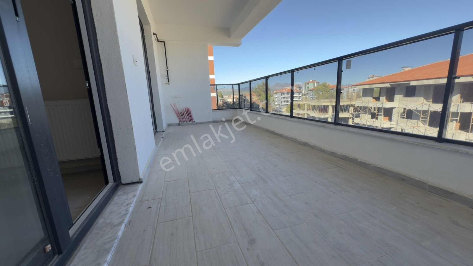 Favori'den Çivril Yolu Mevkii 3+1 Sıfır 165 M2