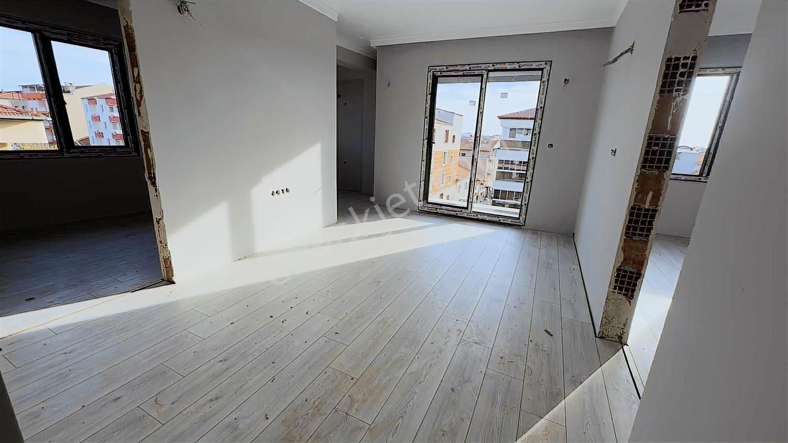 Favori'den Şekerevleri Ana Cadde Cephe 2+0 Sıfır Ara Kat