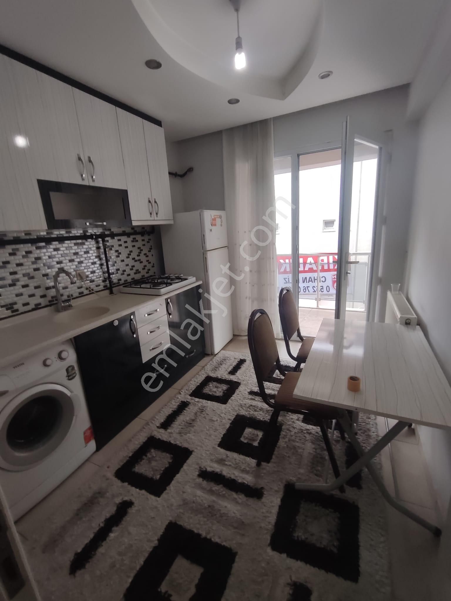 Kaan Emlaktan Arakat Çınarda 1+1 Balkonlu Kiralık Apart