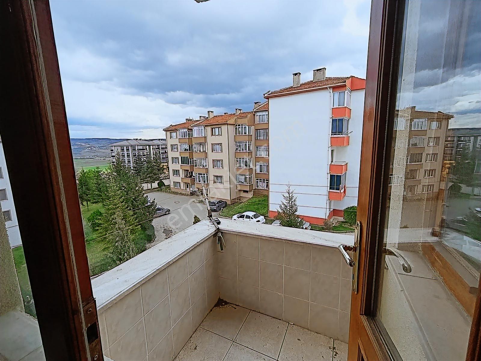 Kariyer'den Satılık Site İçi Arakt Daire - Görsel 10