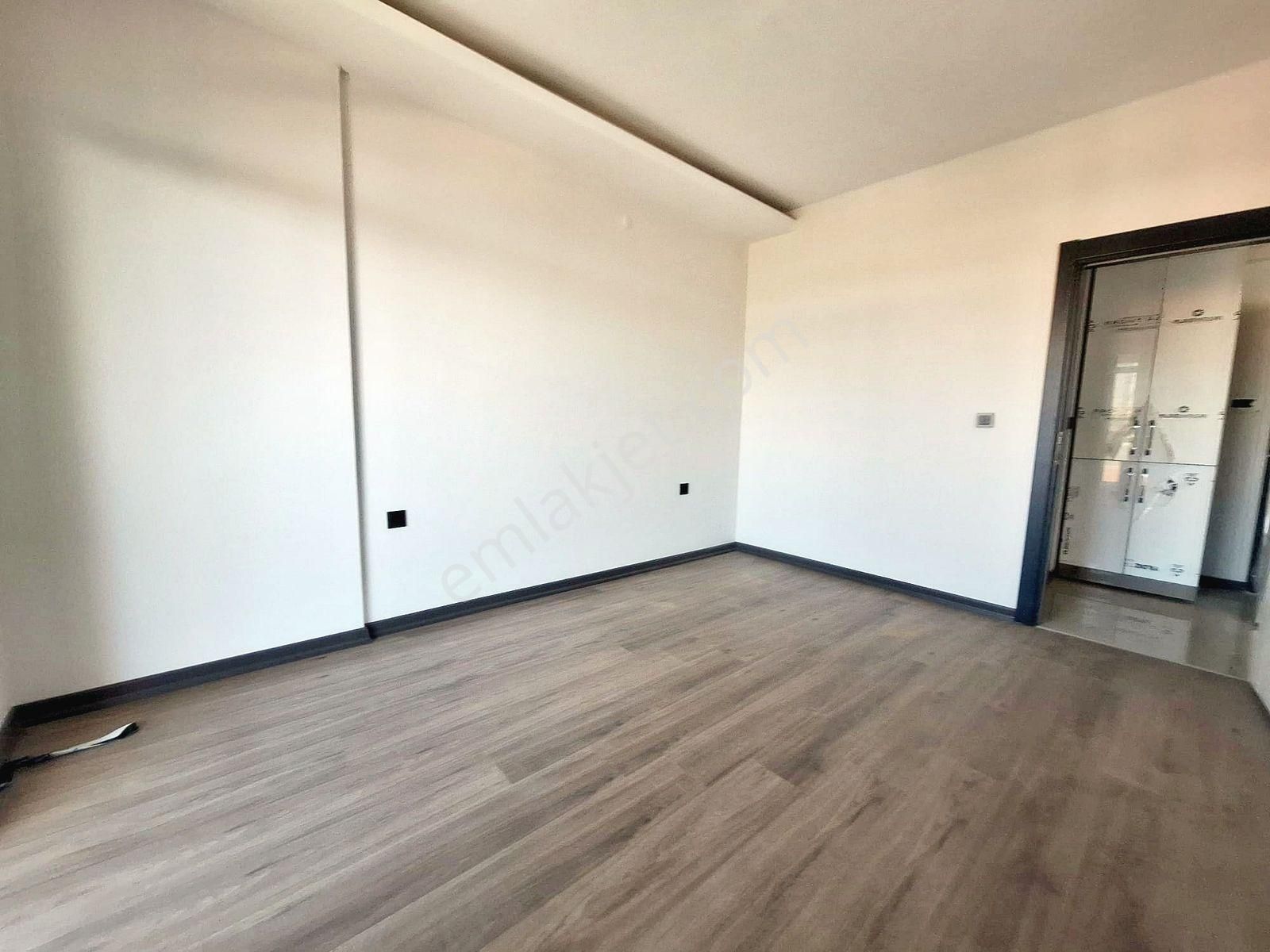 İncek Emlak'tan Geniş M2 Masrafsız İskanlı 1+1 Satılık Daire - Görsel 16