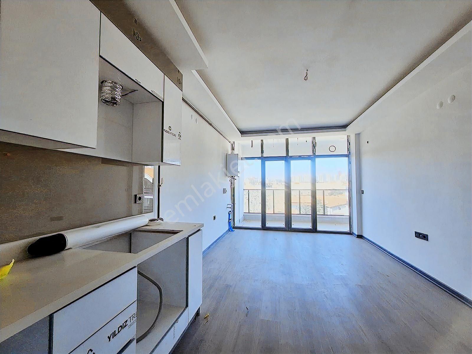 İncek Emlak'tan Geniş M2 Masrafsız İskanlı 1+1 Satılık Daire - Görsel 12