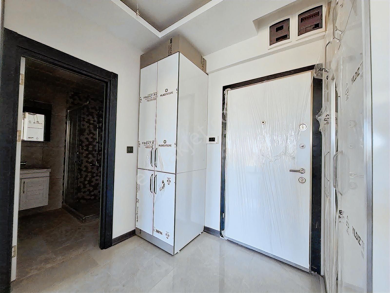 İncek Emlak'tan Geniş M2 Masrafsız İskanlı 1+1 Satılık Daire - Görsel 3