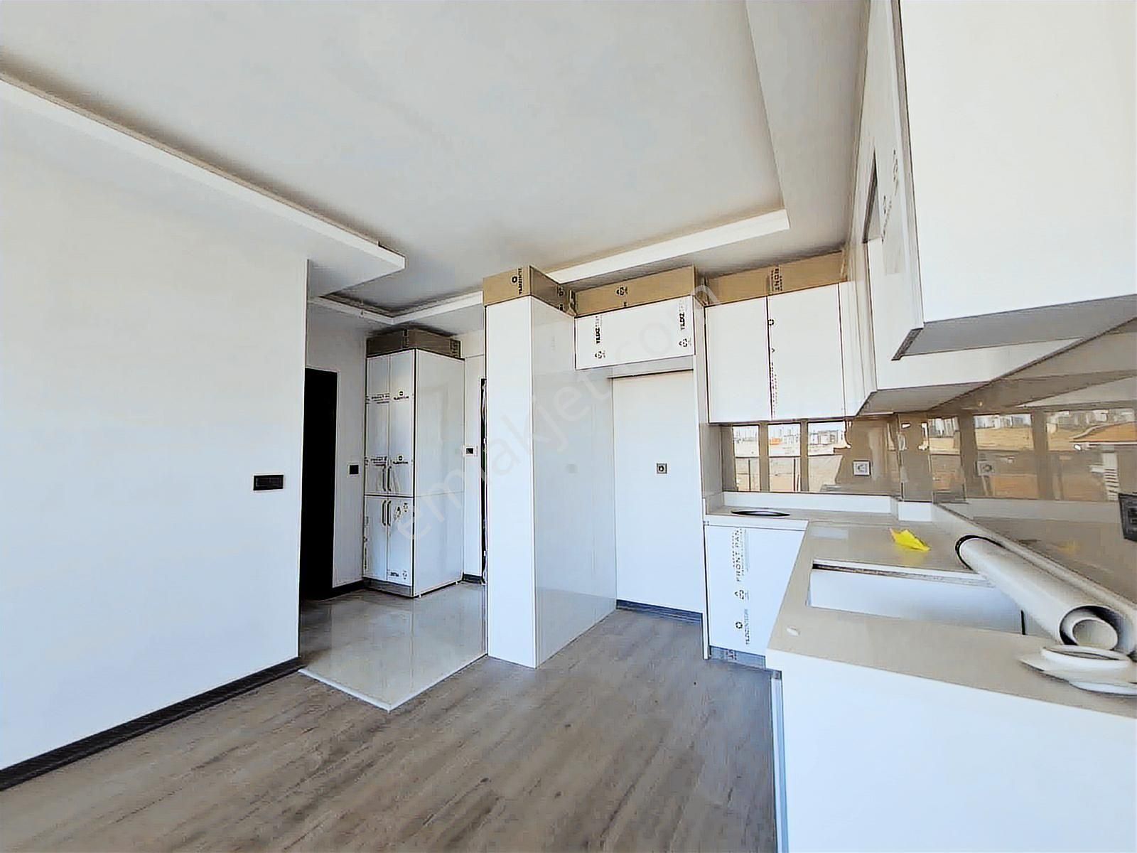 İncek Emlak'tan Geniş M2 Masrafsız İskanlı 1+1 Satılık Daire - Görsel 14