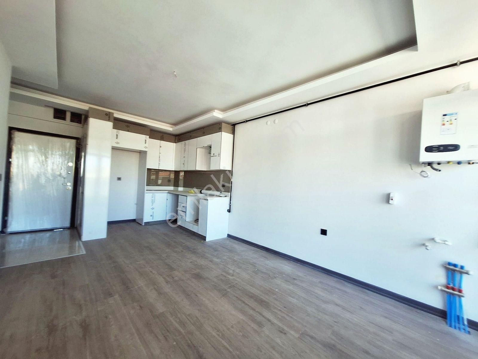 İncek Emlak'tan Geniş M2 Masrafsız İskanlı 1+1 Satılık Daire - Görsel 9