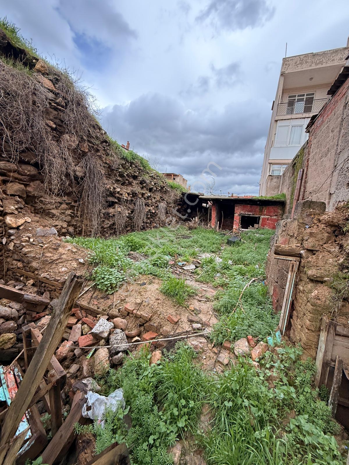 Manisa Alaşehir Alper Gayrimenkulden Sakarya Mah.satılık Uygun Fiyat 146 M2 Arsa