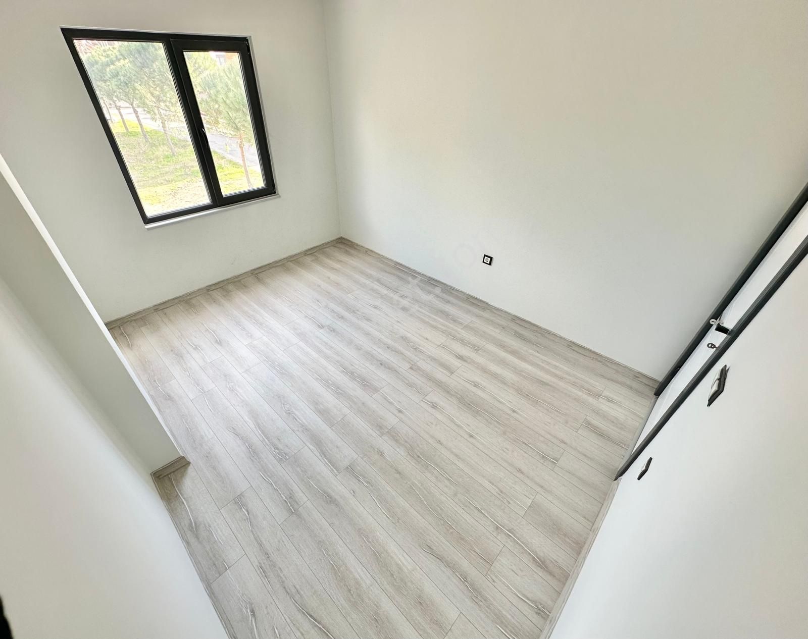 ꧁akçay Ay Emlak'tan꧂burhaniye Ören Bahçelievler'de Şık Tasarım Köşe Ön Cephe Satılık 1+1 Lüks Daire - Görsel 11