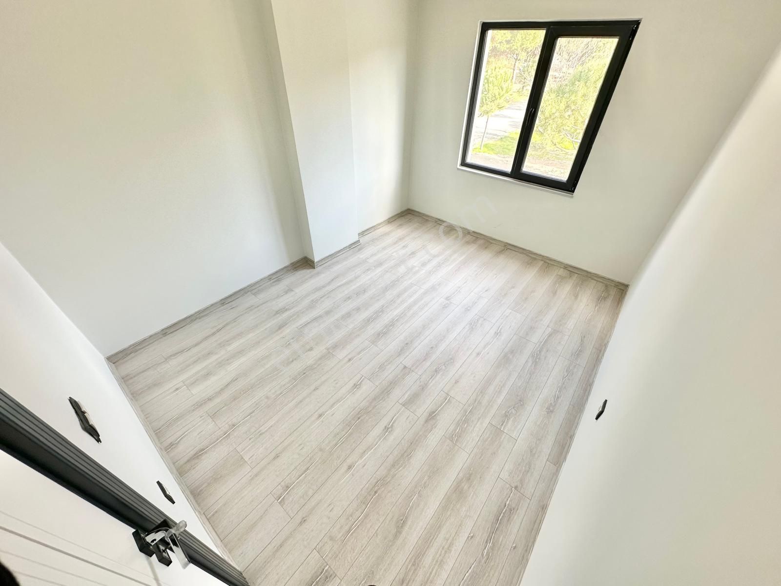 ꧁akçay Ay Emlak'tan꧂burhaniye Ören Bahçelievler'de Şık Tasarım Köşe Ön Cephe Satılık 1+1 Lüks Daire - Görsel 12