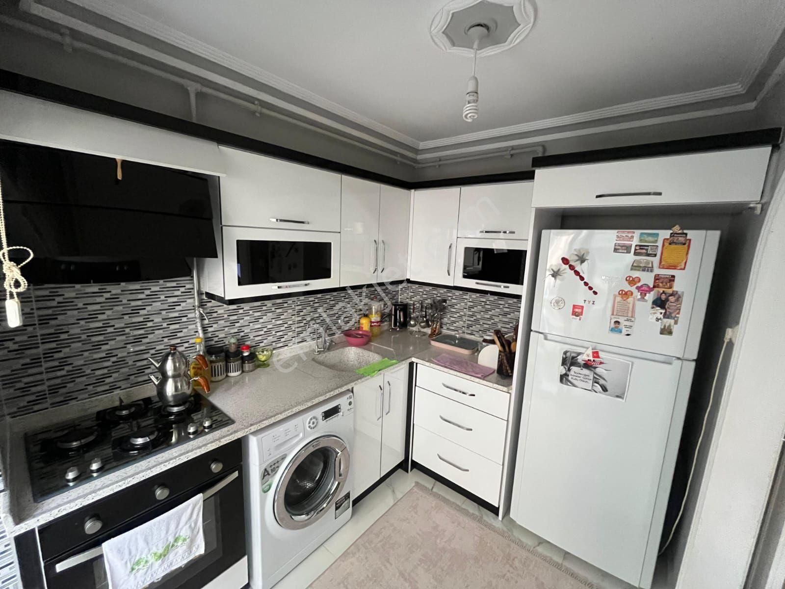 Rekoor Emlaktan Canik Belediye Evlerinde 3+1 Eşyalı Satılık Daire