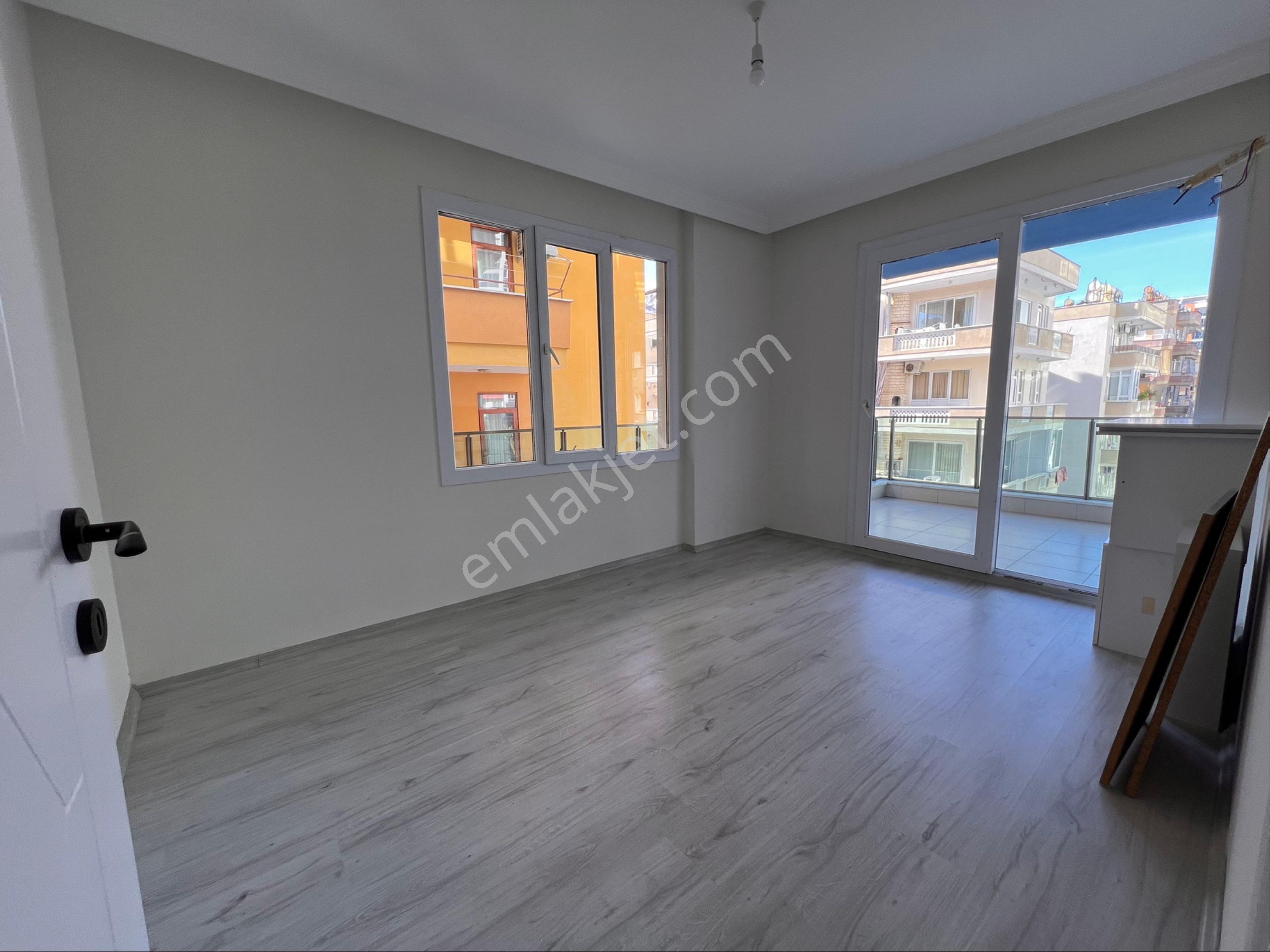 Alanya Mahmutlarda Merkezi Konumda Kiralık 3+1 Ayrı Mutfak Daire