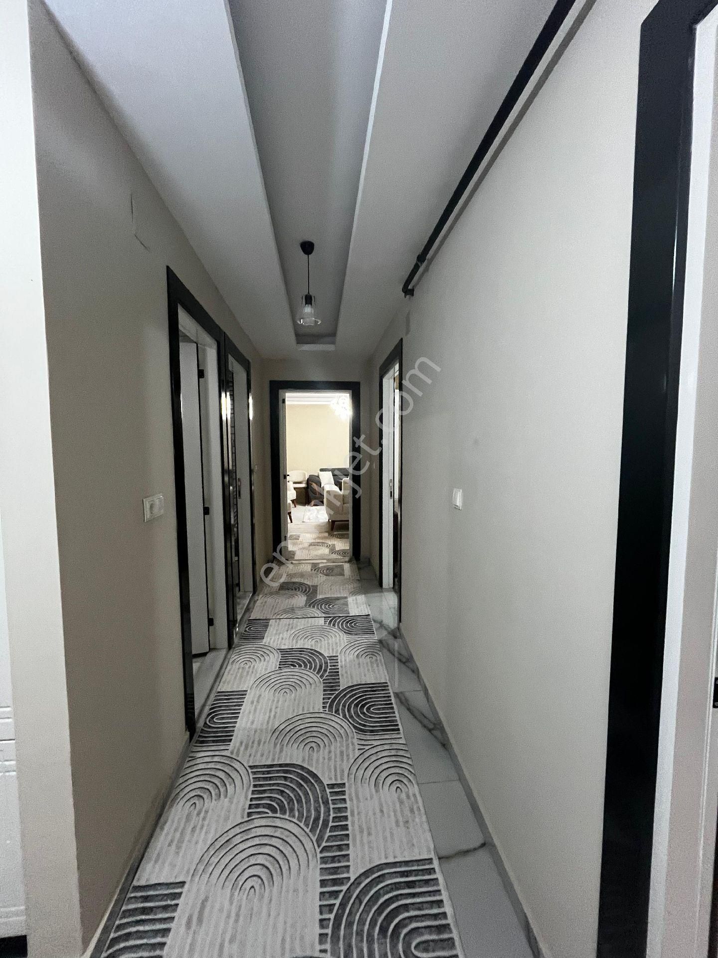 Satılık 1 Yaşında Daire!kırıklarsırtı Mah.3 Katlı Binanın Giriş Katı 120 M2 Oturumlu 3+1 A.m