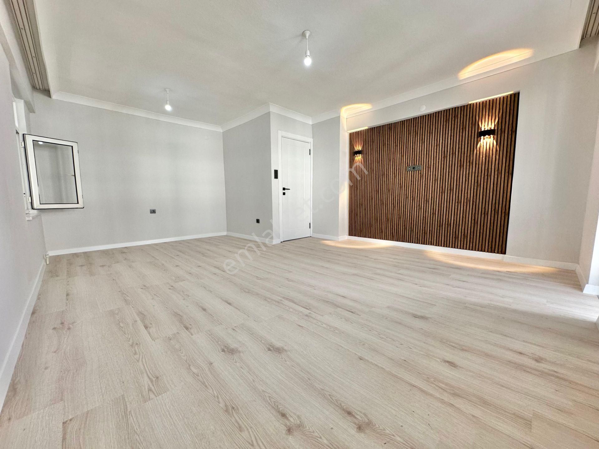 ꧁ay Emlaktan꧂ Akçay'da Ön Cephe Arakat İçi Komple Yapılı Panjurlu Satılık 3+1 Geniş Daire - Görsel 5